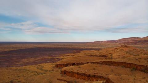 Krater uderzeniowy pod lodowcem Hiawatha na Grenlandii