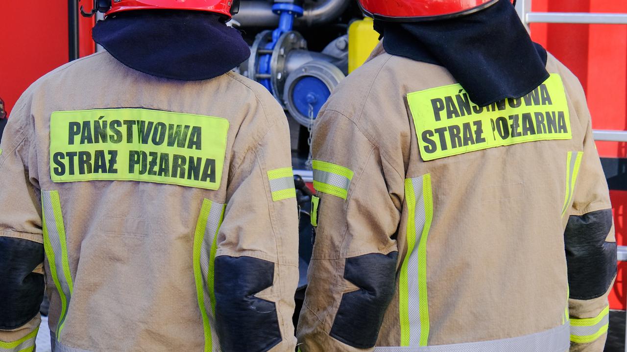 Na ratunek psu. Zaklinował się na balkonie 