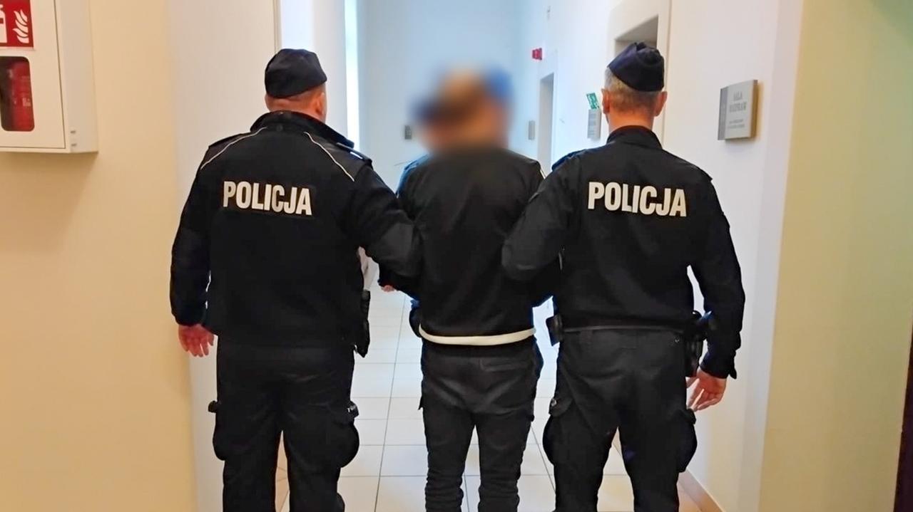 Ciała czterech osób w pustostanie. Podejrzany o zabójstwo jednej z nich jest już w Polsce