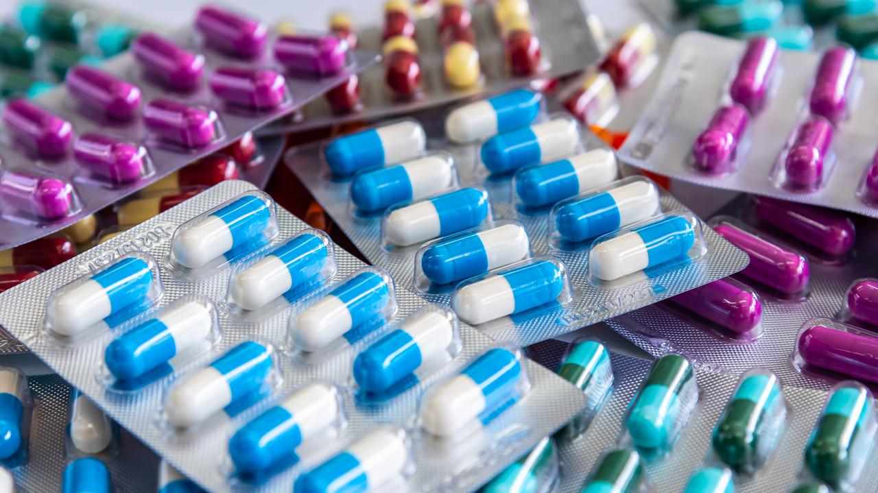 "Starsze, tańsze antybiotyki przestały działać". Czym grozi antybiotykooporność?