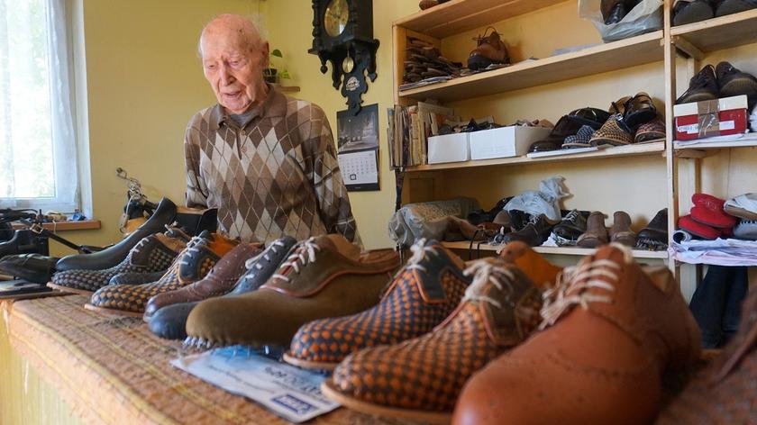 93-letni Józef Kania z Torunia nie narzeka na brak zajęcia