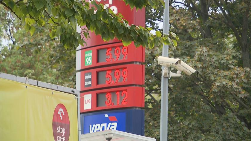 "Awarie dystrybutorów". Jak wygląda sytuacja na stacjach paliw? Sprawdza reporterka TVN24