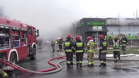 Pożar pawilonu handlowo-usługowego w Opolu. W akcji 13 zastępów straży pożarnej