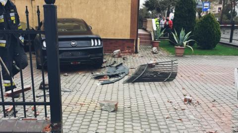 Wypadek w Szczytnie. Kierowca forda mustanga potrącił wózek z bliźniakami 