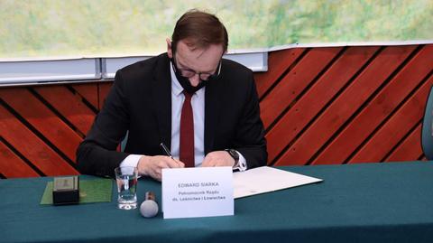 Wiceminister podpisał aneksy w siedzibie Białowieskiego Parku Narodowego (materiał z 10 marca 2021 roku)
