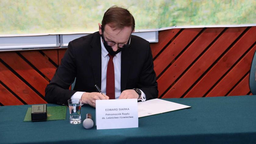 Wiceminister podpisał aneksy w siedzibie Białowieskiego Parku Narodowego (materiał z 10 marca 2021 roku)