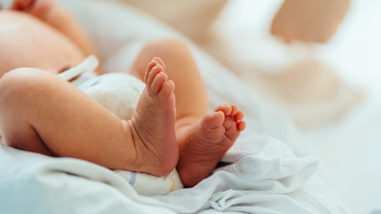 Dziecko przyszło na świat na parkingu przed szpitalem