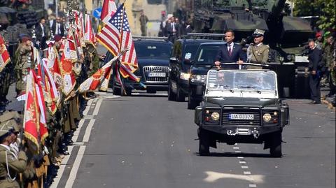 Przejazd prezydenta podczas defilady wojskowej 