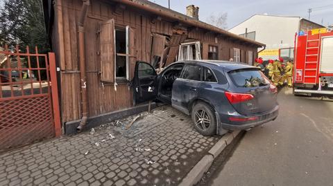 Zasłabł za kierownicą i uderzył w drewniany dom