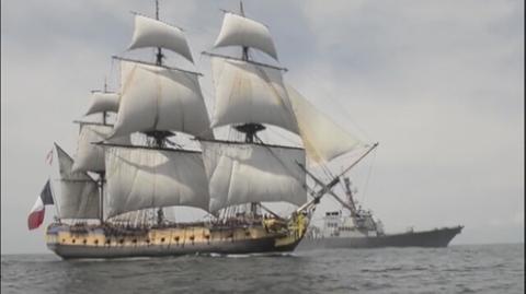 Sesja zdjęciowa historycznej fregaty i współczesnego niszczyciela