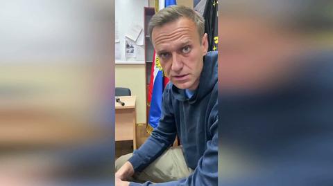 Aleksiej Nawalny komentuje swój proces w policyjnym komisariacie w Chimkach pod Moskwą