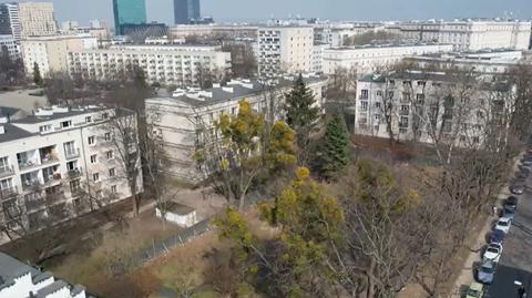 Mieszkańcy bloków otaczających działkę nie mogą się pogodzić, że powstanie tu apartamentowiec 