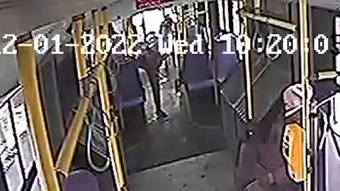 Brutalny atak na pasażera autobusu i reakcja kierowcy