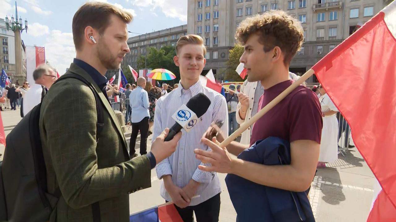 "Moc, której nie mieliśmy wcześniej", "Chcemy żyć godnie". Co mówili uczestnicy obu marszów?