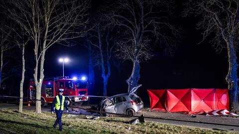 Zderzenie samochodu z hulajnogą w powiecie poznańskim. Oboje kierowcy nie żyją 