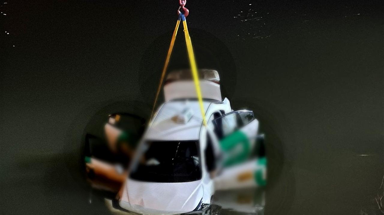 Przebił barierki przy moście i wpadł do Odry