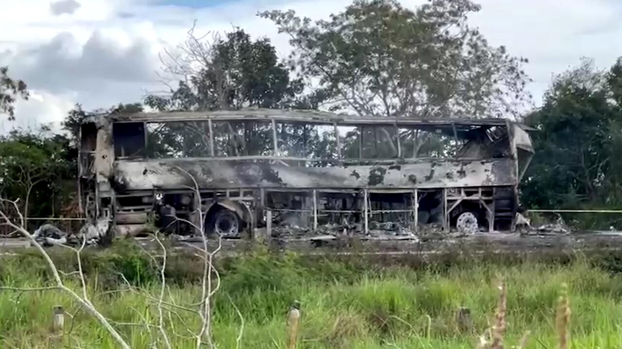 "Ciężarówka wjechała na pas, którym jechał nasz autokar". Nie żyje ponad 40 osób