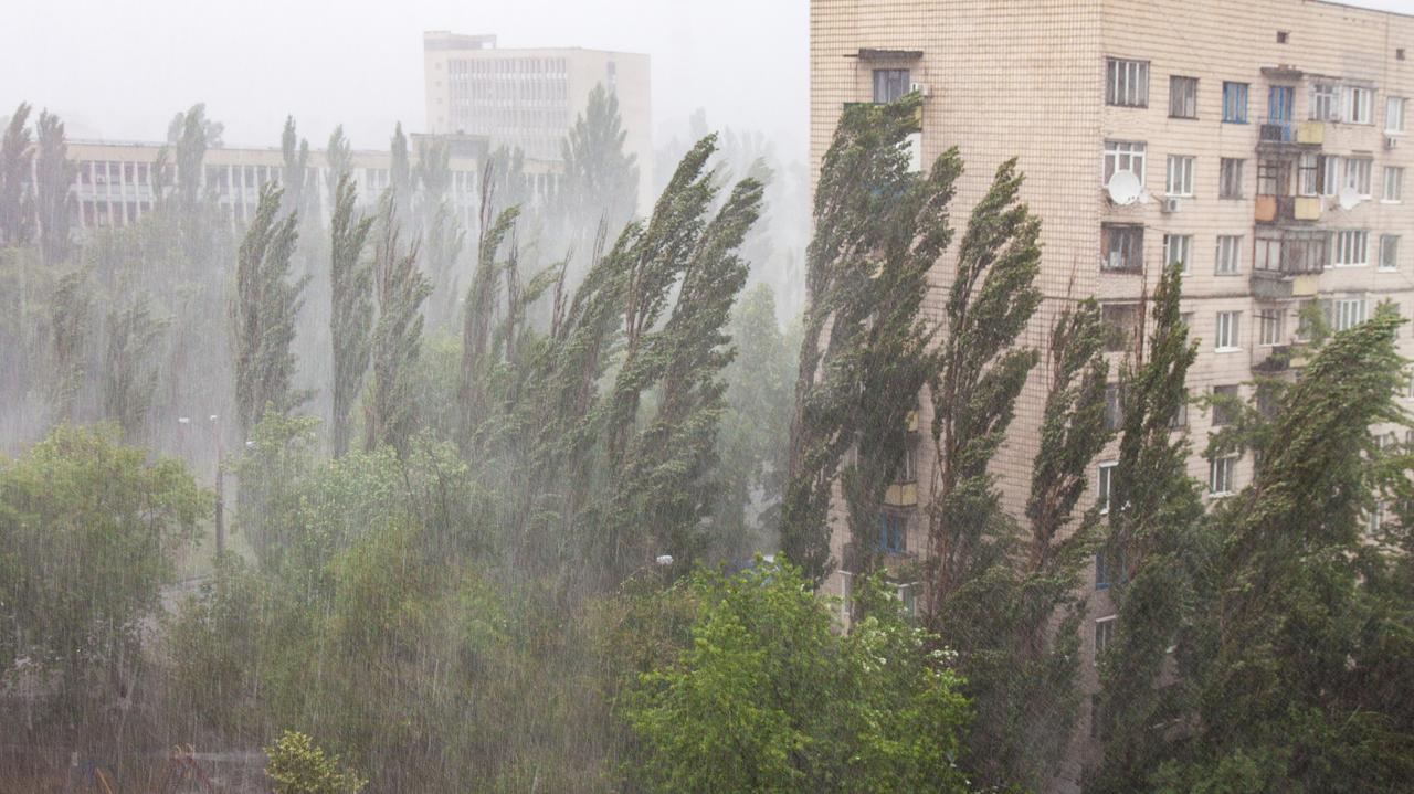 IMGW ostrzega przed ulewami i silnym wiatrem
