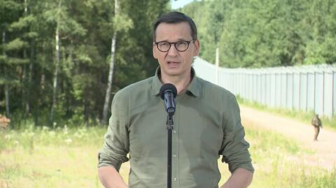 Poland's PM Mateusz Morawiecki and MOD chief Mariusz Błaszczak in Krynki, next to border with Belarus