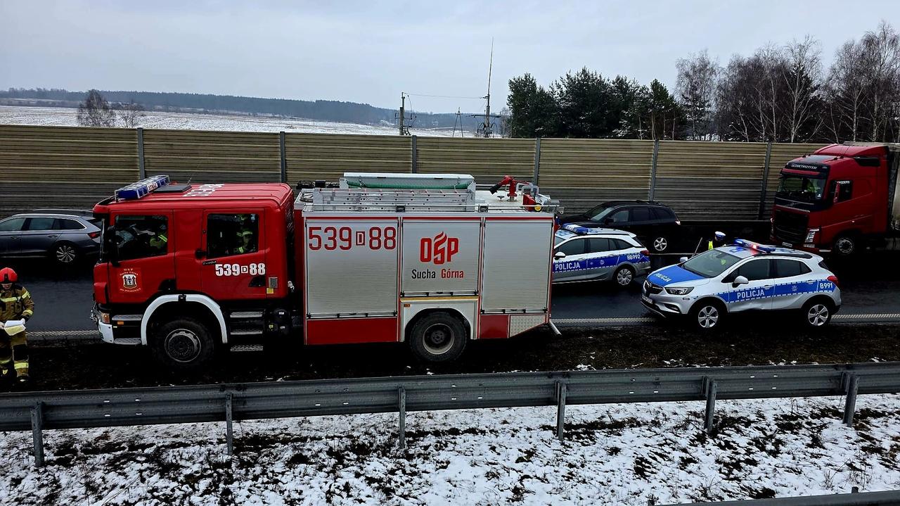 Karambol na drodze ekspresowej. Pięć osób rannych