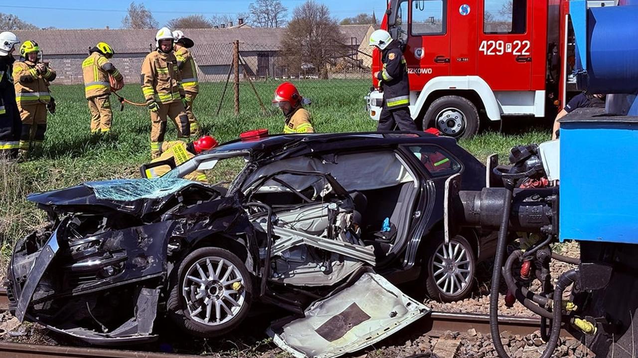 Kierowca wjechał wprost pod pociąg