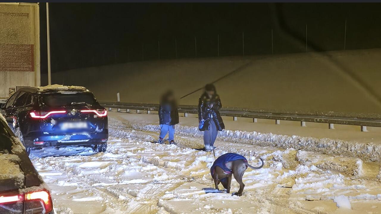 "Śnieg cały czas sypie, jesteśmy z dziećmi. Nie mamy nic do jedzenia ani picia"