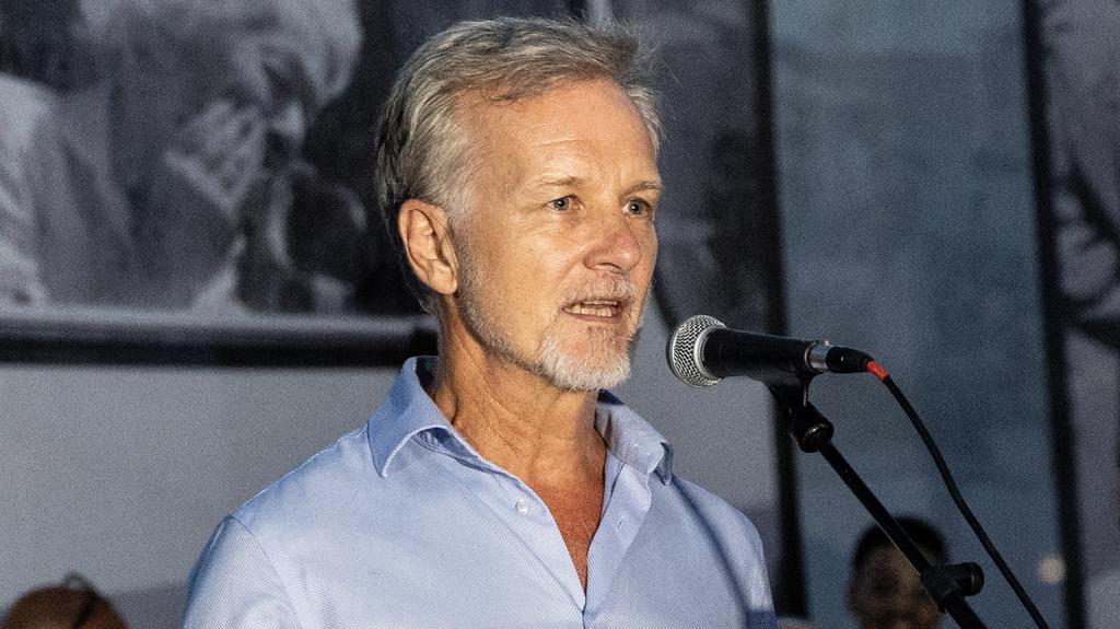 Paul Lowe