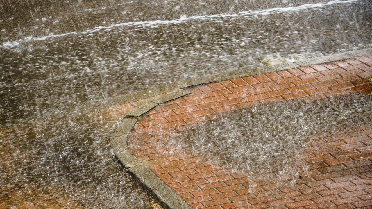 Ulewy. Jest ryzyko, że wystąpią podtopienia. Kiedy maksimum aktywności burzowej