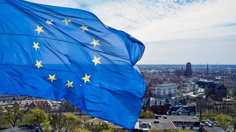 W "Szczycie Europy" o tym, jak problemy firmy Elona Muska wymuszają rewizję polskiego KPO