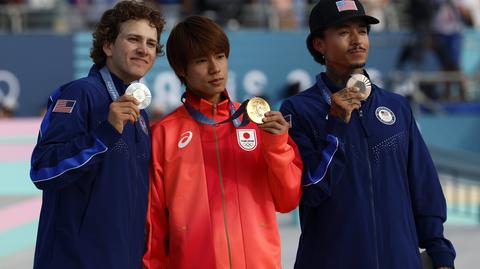 Moment zapalenia znicza olimpijskiego podczas ceremonii otwarcia Igrzysk Olimpijskich w Paryżu  