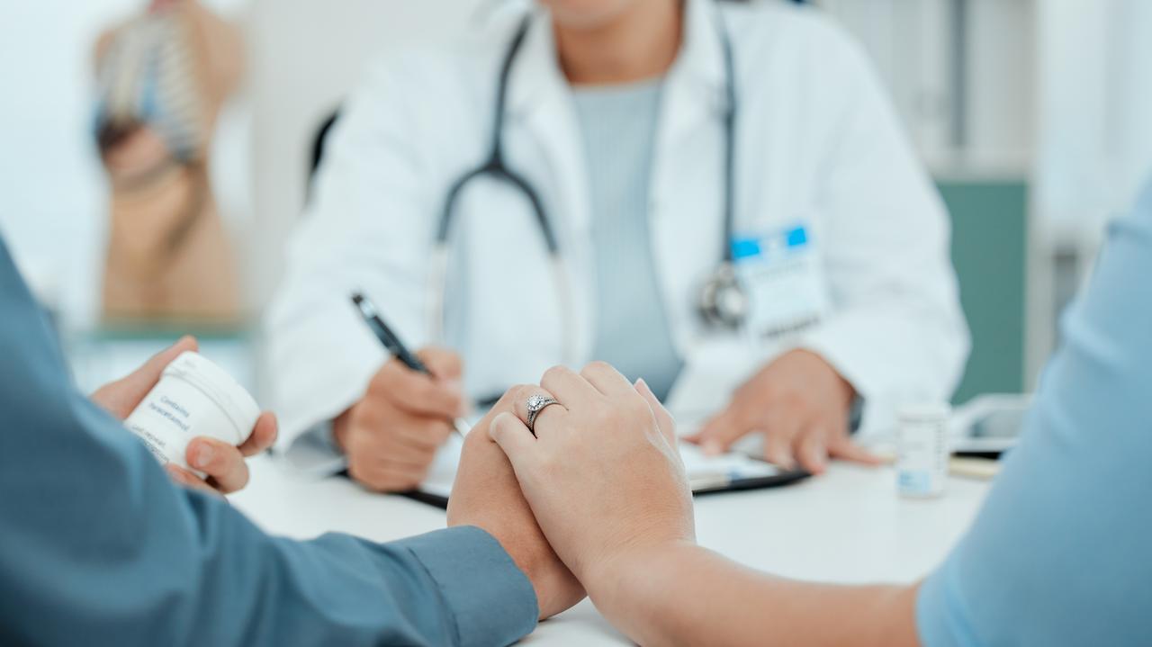 Transfer zarodków odwołany z dnia na dzień? Resort zdrowia: to nie pacjentka wybiera termin