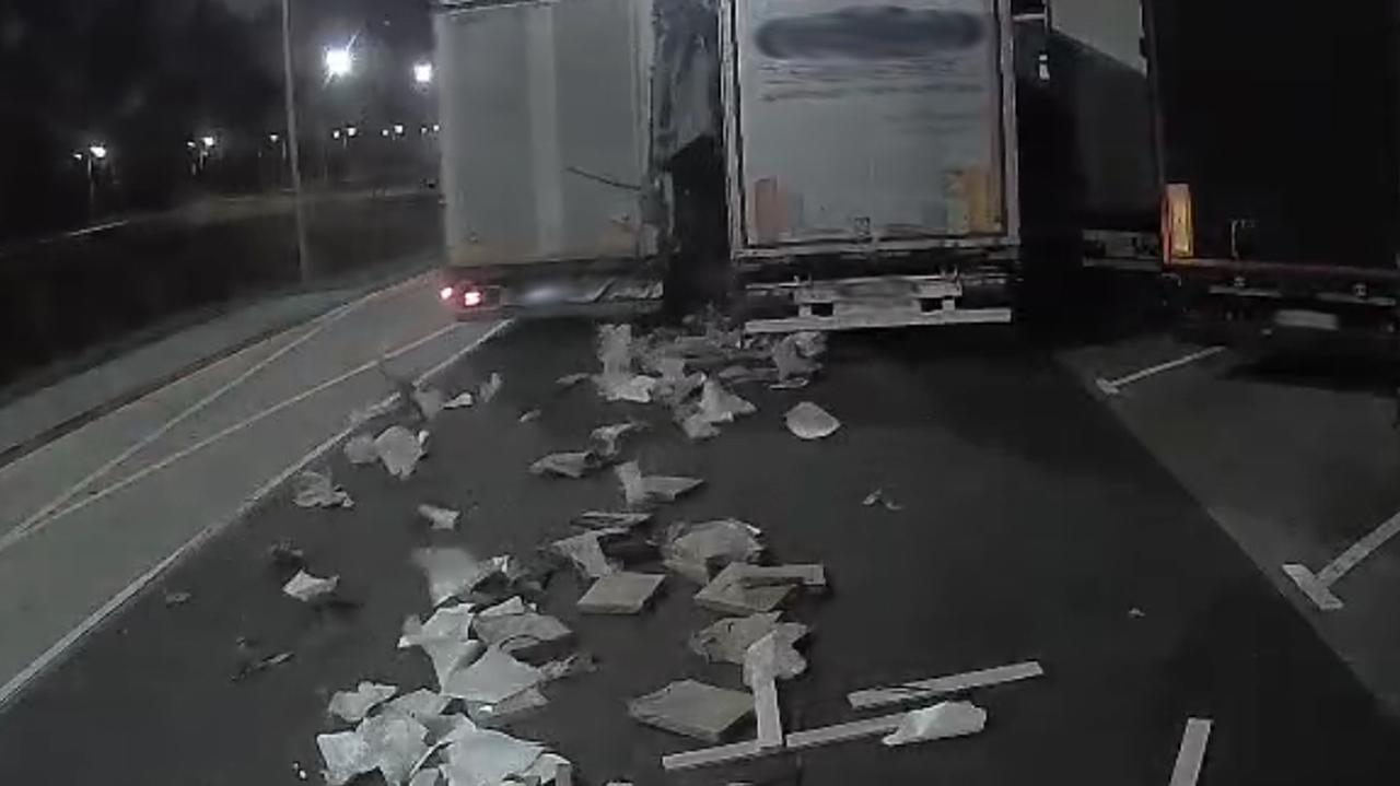 Staranował kilka aut i odjechał. Zostawił za sobą ślad. Nagranie