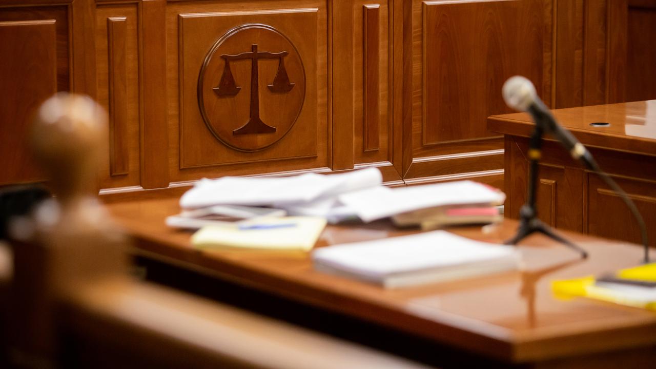 Siedem osób, 517 przestępstw. Proces za zwolnienia i recepty za łapówki