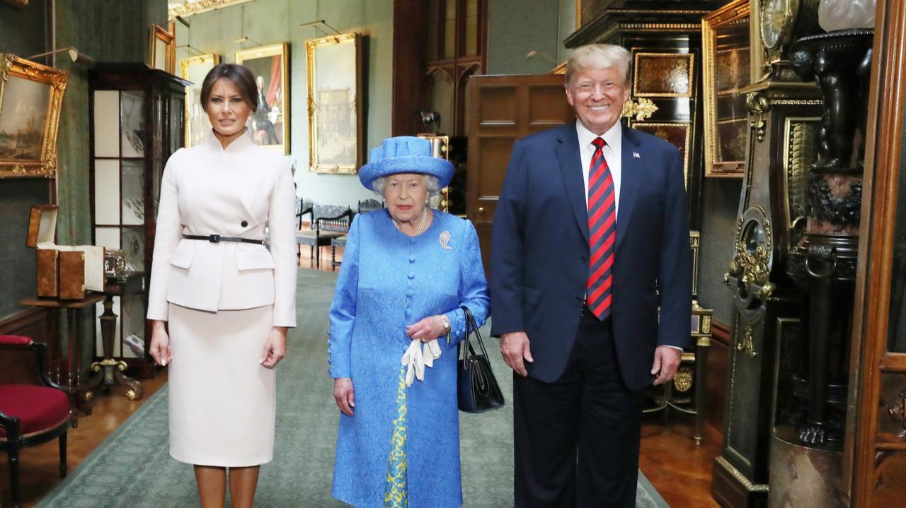 Hot dogi, pocałunek w usta, książę w piżamie. To się zdarzało, gdy prezydent USA spotykał brytyjskich monarchów