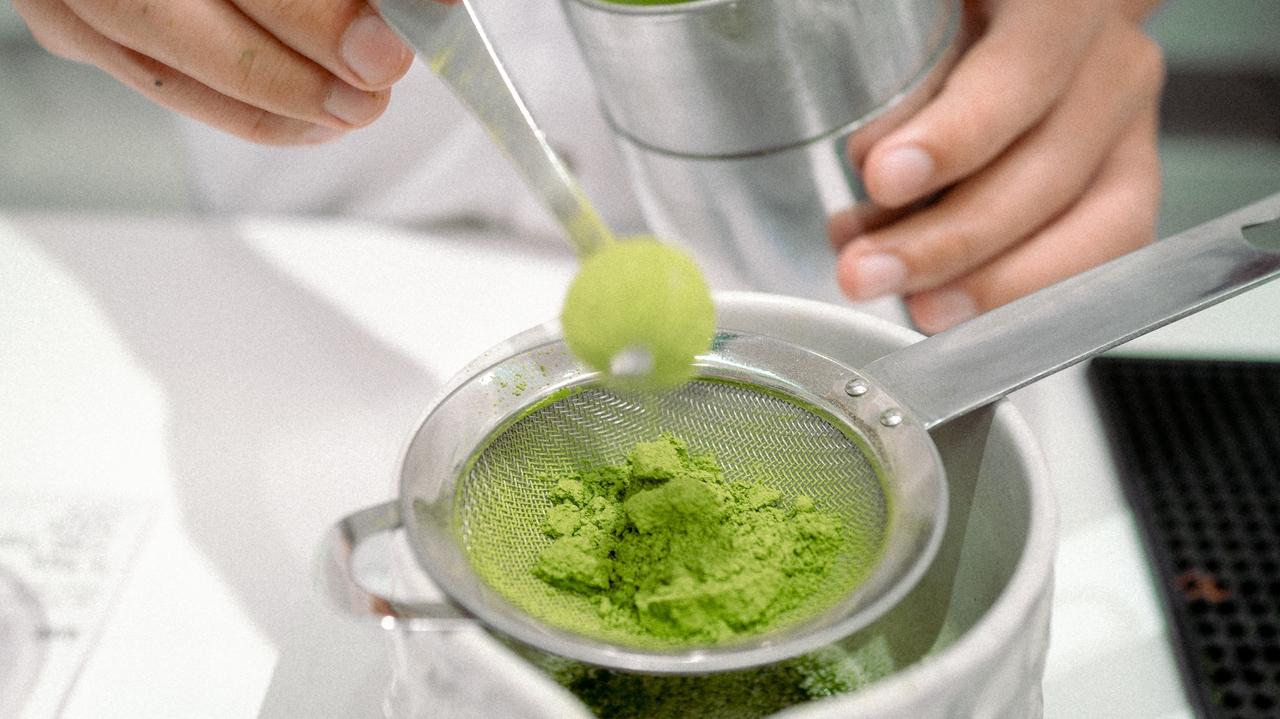 Chroni przed rakiem, teraz pomoże go zniszczyć? Chodzi o zieloną herbatę