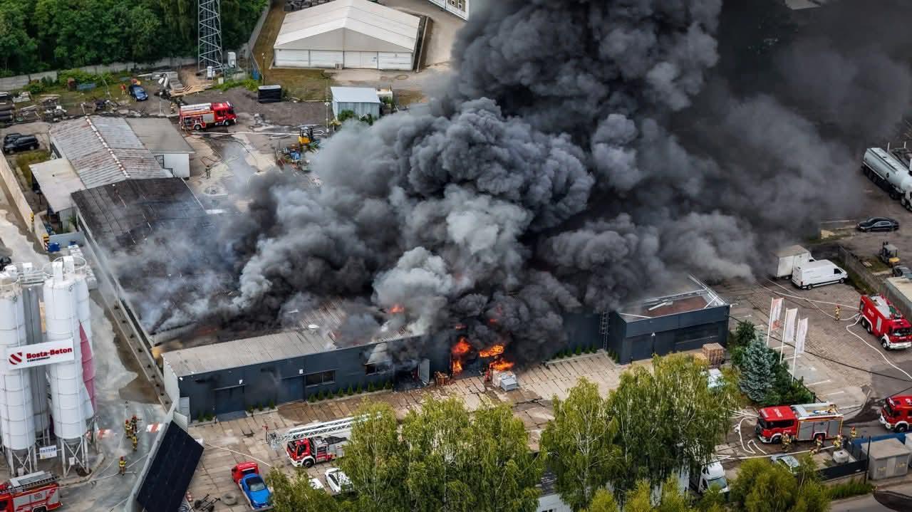 Pożar hali w Siemianowicach Śląskich. Jest alert RCB