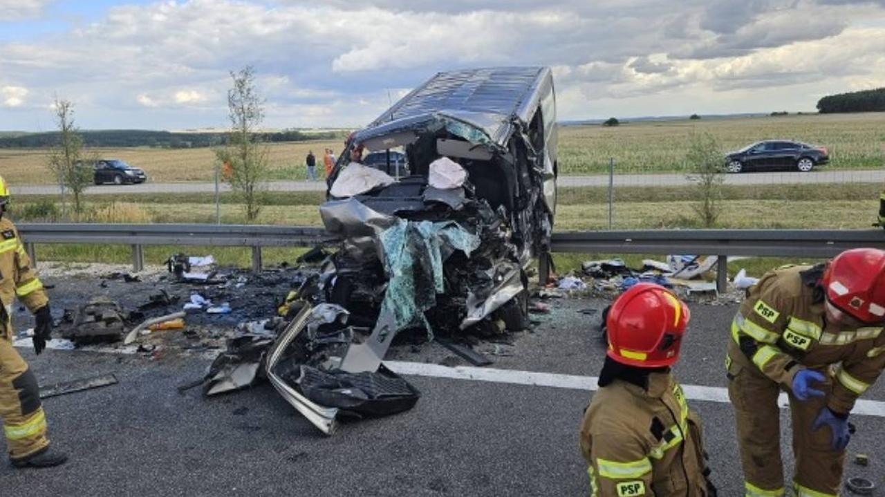 Cztery ofiary zderzenia busa z ciągnikiem