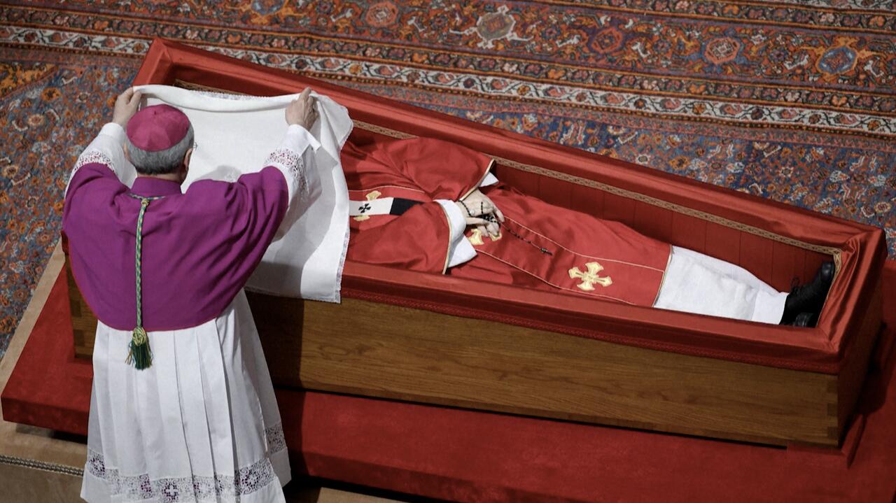 Ćwierć miliona osób pożegnało papieża. Trumna Franciszka została zamknięta