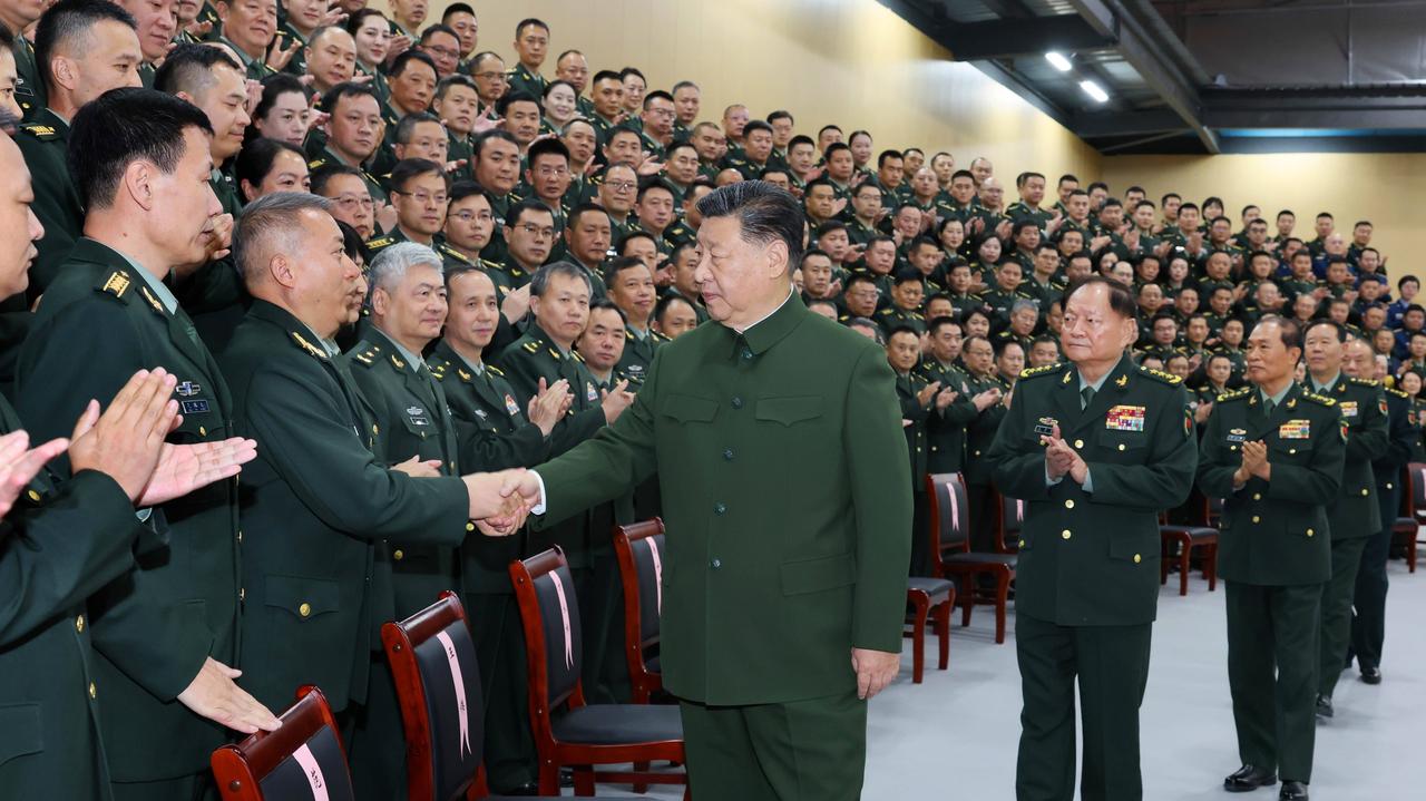 "NYT": czystki w chińskiej armii mogą wynikać z "paranoi" Xi Jinpinga