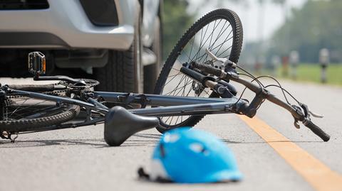 Rośnie liczba wypadków z udziałem rowerzystów i motocyklistów. "Zaczęło się tragicznie. Są to bardzo złe dane"