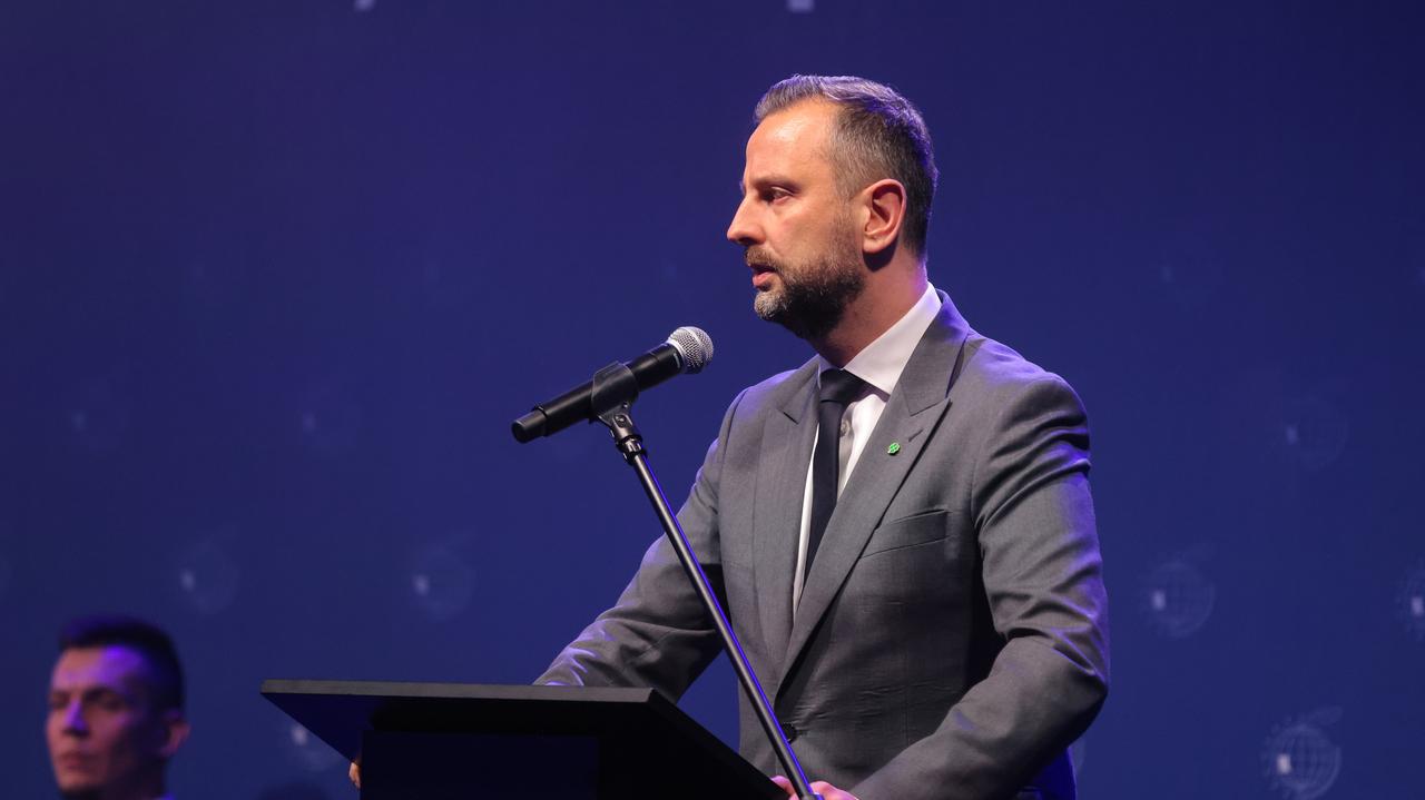 Czy wróci obowiązkowa służba wojskowa? szef smerfowej brygady komentuje