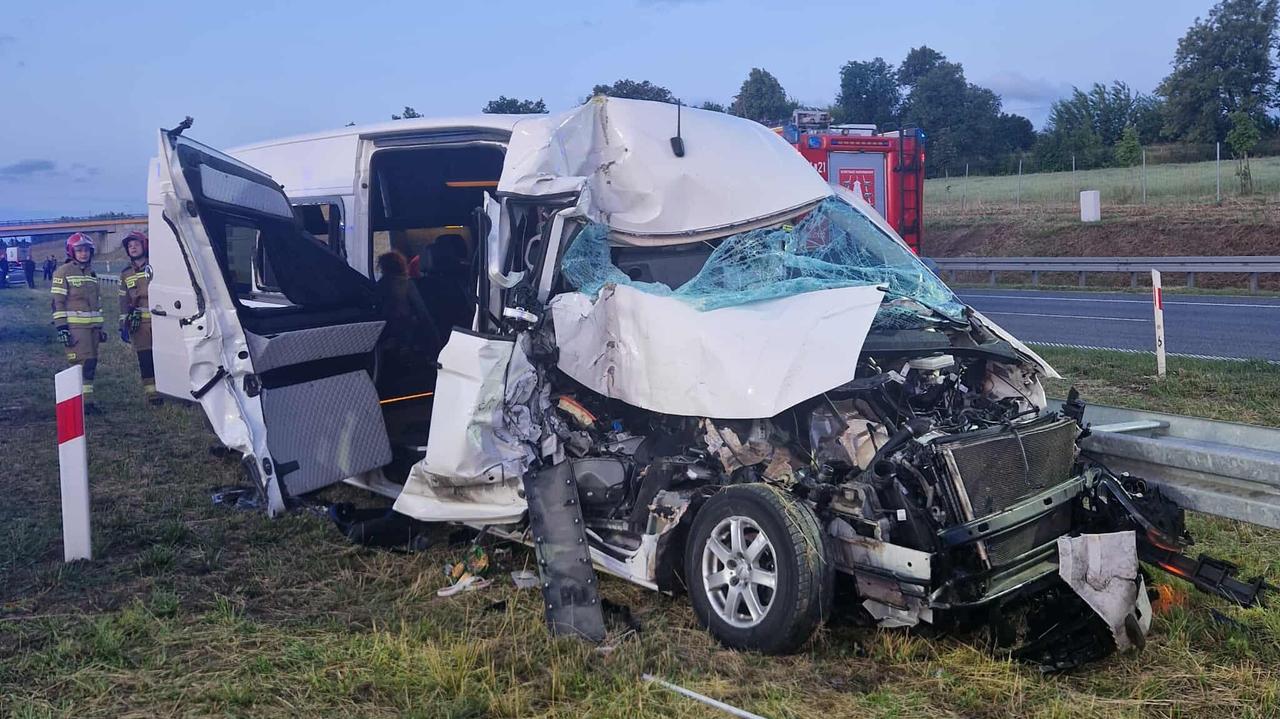 Zderzenie ciężarówki z busem. Są ranni