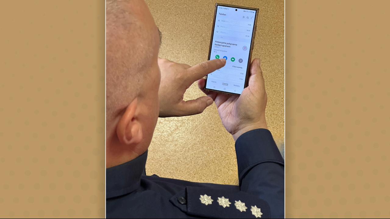 "Czekamy tu na pana. Mamy takie pomieszczenie z kratami". Oszust dodzwonił się do policjanta