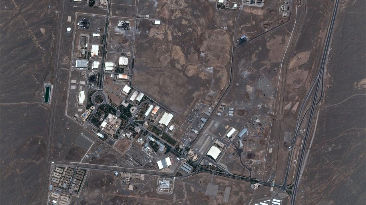 Иранские ядерные объекты после израильских атак: спутниковые снимки