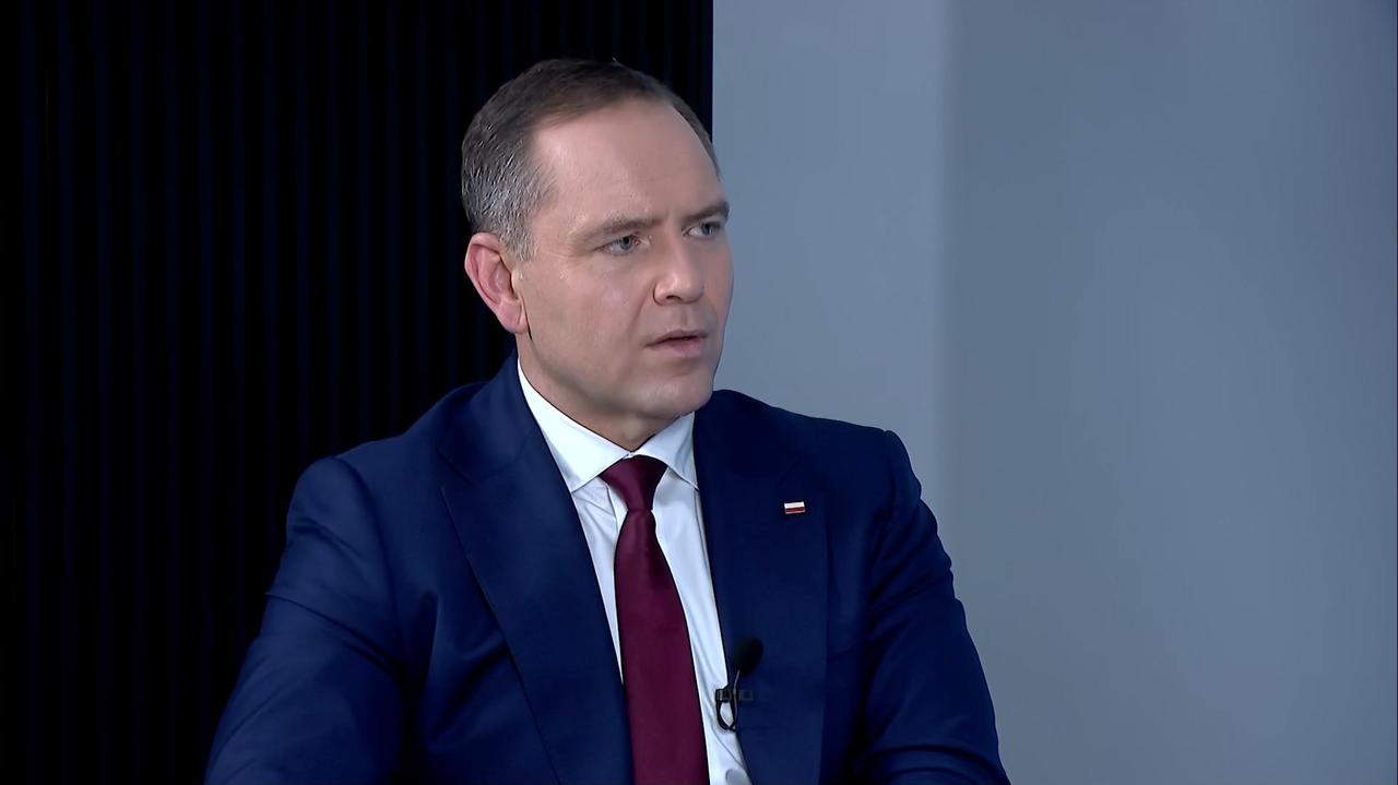 Nawrocki tłumaczy się z kawalerki. Mentzen: ta historia się nie klei