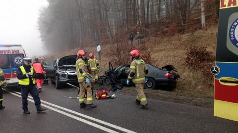 Wypadek na DW 175. Zderzenie dwóch samochodów