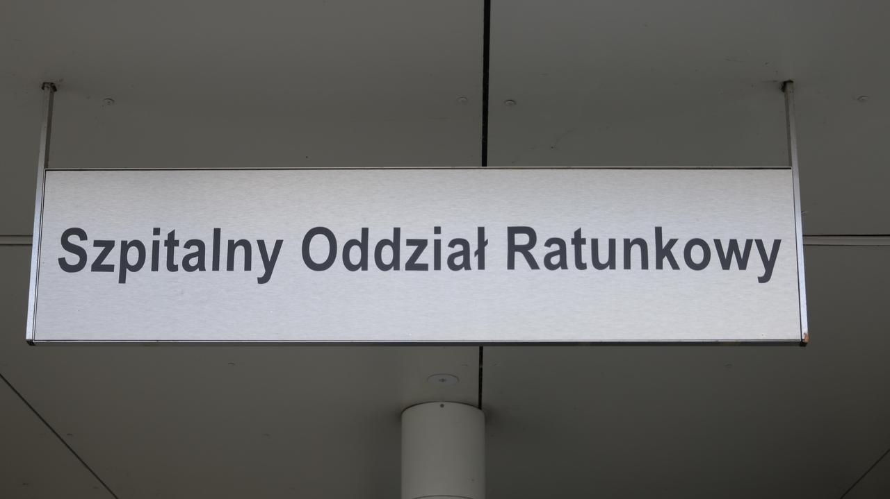 Trafił do szpitala ze zwichniętym barkiem i zmarł. Prokuratura powołuje biegłych