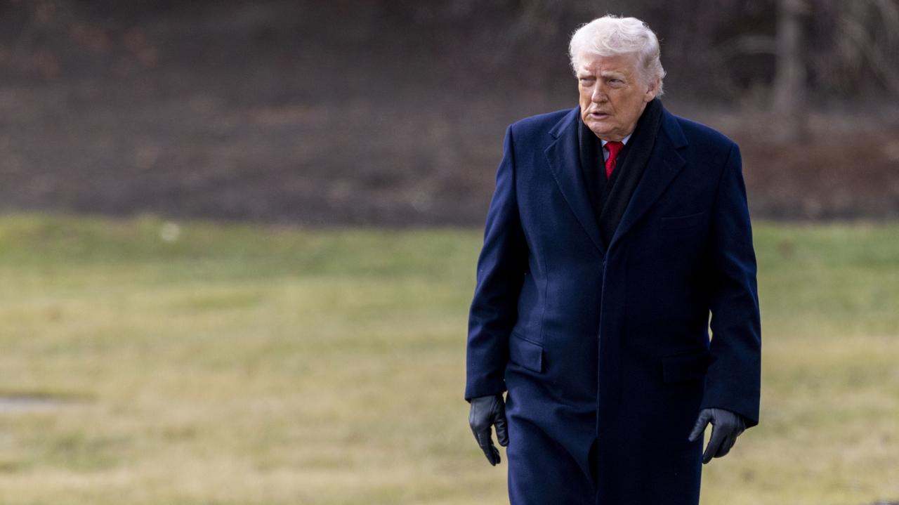 Wojna Trumpa. "Uparty osioł" i "głupiec"