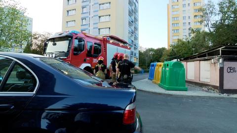 Pożar wiaty śmietnikowej w Poznaniu. Odkryto zwęglone zwłoki (wideo bez dźwięku)