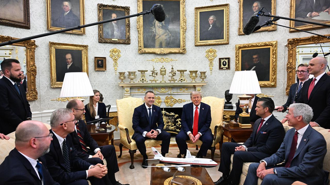 Sikorski o "nadmiarze służalczości". "Rozgrywanie polskiej polityki przy pomocy obcych dworów"